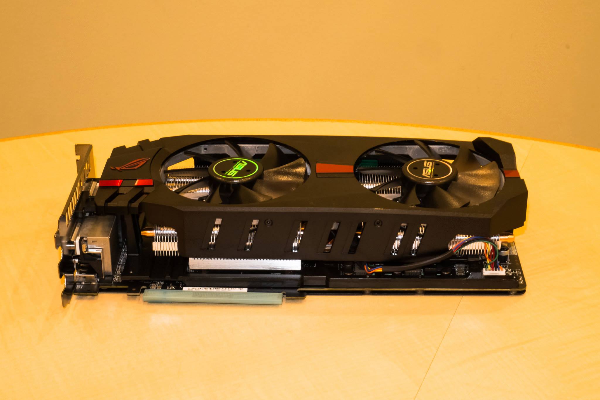 ASUS-R9-280X-ROG-Matrix-Platinum 05